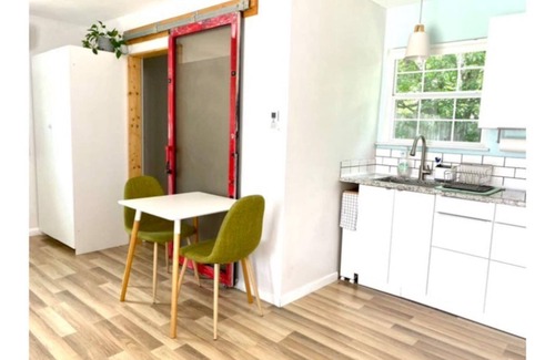 Austin Apartment | Tranquil Poolside Bungalow with Spa and Breakfast