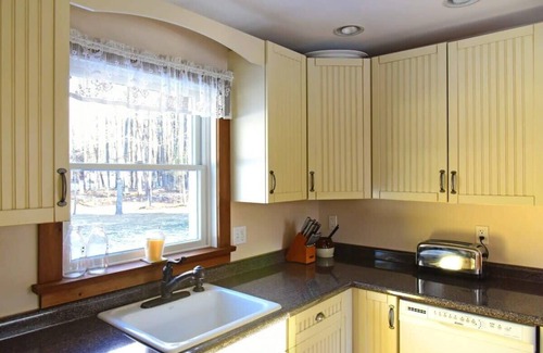 New Marlborough House | Serene Post and Beam Loft - Ideal for Families & Pets