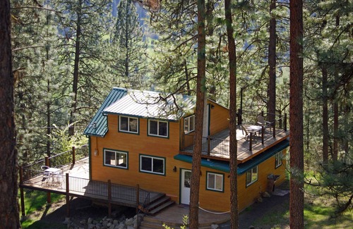 Ahsahka Cabin | Serene Cabin Retreat with River Views and Pet-Friendly Perks