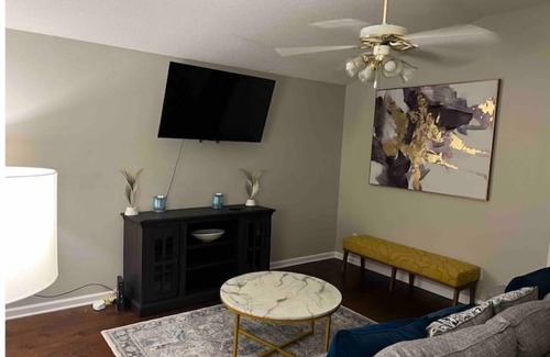 Valdosta House | Peaceful Private Home near Moody, Wild Adventures