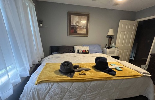 Clear Lake House | ***Peaceful Private Room A Get Away with WiFi and Free Parking***