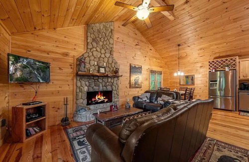 Blue Ridge Cabin | Peaceful & Private w/Mountain Views & Stream Sounds. Hot Tub, Fire Pit.