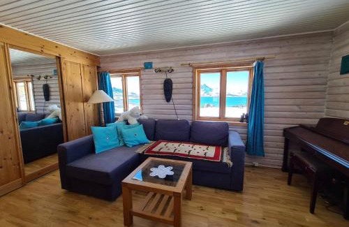 Vestvagøy House | Tranquil Retreat with Breathtaking Sea Views