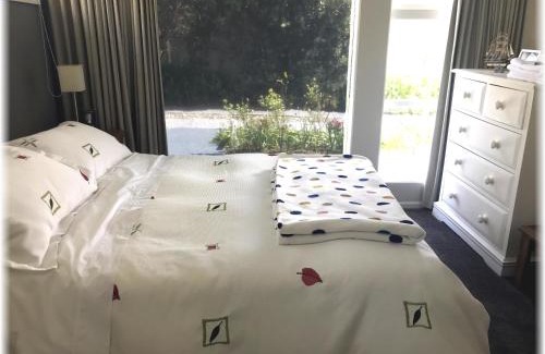 Pukerua Bay Apartment | Relaxing Retreat at Peaceful Pukerua Bay - 4-Star Haven