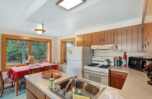Rhinelander House | Idyllic Lakefront Cabin: Pet-Friendly with Fishing Access