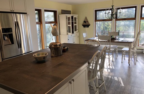 Salt Spring Island House | Serene Oceanfront Retreat with Hot Tub & Kitchen Access