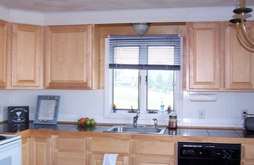 Bonnet Shores House | Coastal Haven: Pet-Friendly with Ocean View & Breakfast