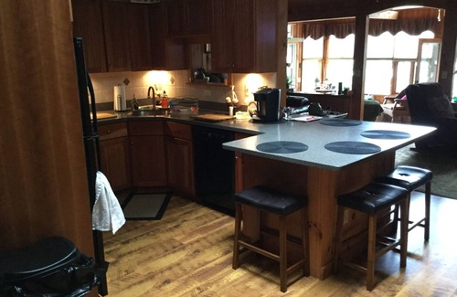 Day House | Serene Getaway by the Great Sacandaga Lake - 10/10 Rated
