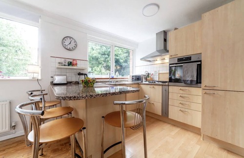 South Camberwell House | Tranquil 5BDR Retreat with Garden | Ideal for Families