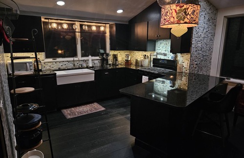 North Egremont House | Serene Retreat: 10 Minutes to Great Barrington's Best!