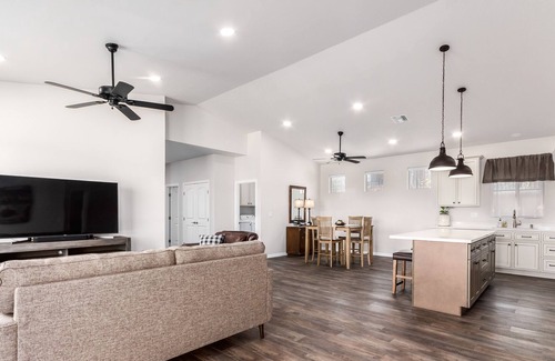 Queen Valley House | Peaceful Retreat, Beautiful Newer Home in Queen Valley w / Incredible Mtn Views