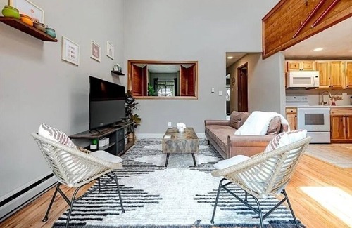 Hidden Valley House | Tranquil Escape in Hidden Valley: Pet-Friendly Ski Resort