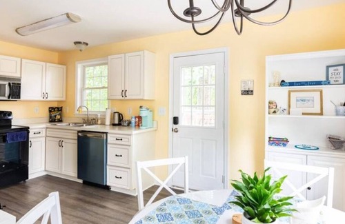 Fredericksburg House | Serene Getaway Near Historical Attractions with Breakfast