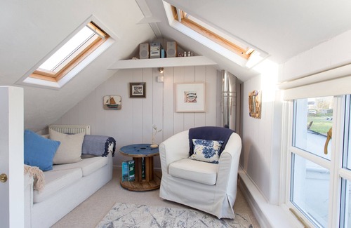 The Lizard Cottage | Tranquil Escape with Breathtaking Sea Views