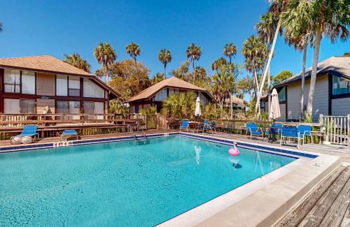 Crystal River Apartment | Serene River Bungalow with Pool & Child-Friendly Amenities