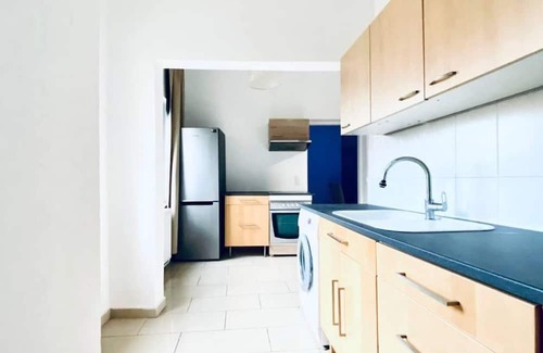Liesing Apartment | Peaceful Room for 2 in Spacious Shared Apartment