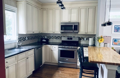Usmma Apartment | Pet-Friendly Retreat Near Hospitals on City Island