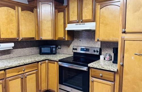 Raymondville House | Peaceful, Safe, & Centrally Located 1-bedroom house in Raymondville TX