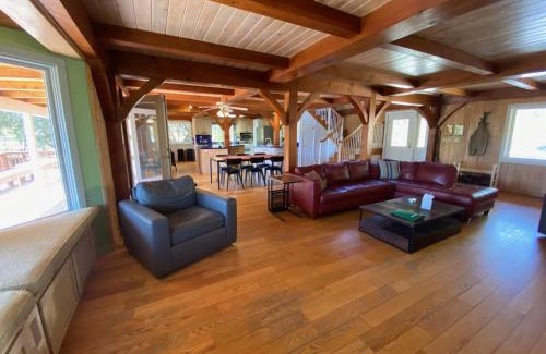 Mariposa House | Serene Hideaway Near Town with Family-Friendly Amenities