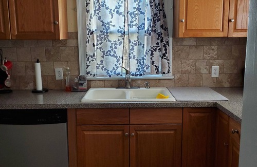 Petersburg House | Tranquil 3 Bedroom Home with Family-Friendly Amenities