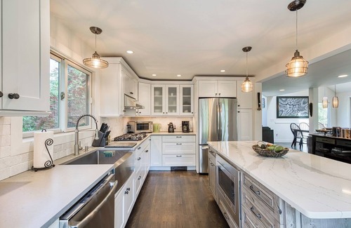 Monterey House | Peaceful Ski & Lake Retreat – Close to 2 Ski Mountains, 5-Min Walk to Beach