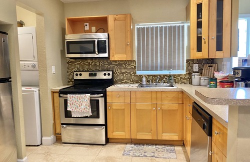 North Lauderdale House | Peaceful Home with King & Queen Beds and Family Amenities