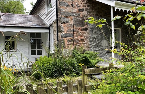 Machynlleth Cottage | Idyllic Cottage Near Mountain Trails and Scenic Beaches