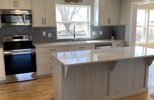 Kuna Other | Tranquil Countryside Farmhouse with Scenic Views & Kitchen