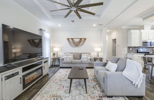 Starke House | Idyllic Starke Retreat with Deck, Spa & Breakfast Included