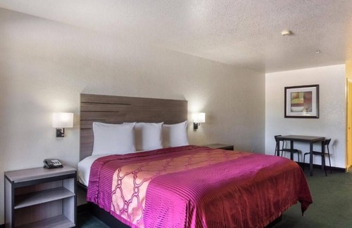 San Antonio Hotel | Peaceful Stay Near Alamo and Downtown Attractions + Parking