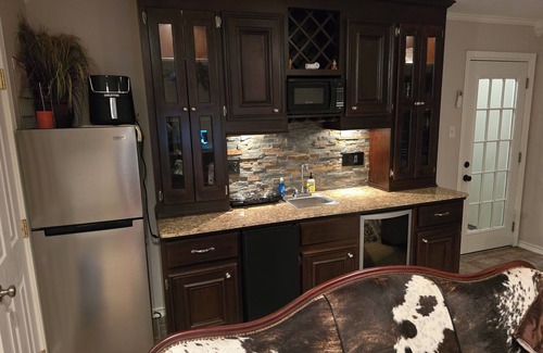 Wimbledon Falls Apartment | Peaceful studio aparrtment in the spring creek area. n