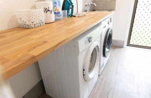 Shailer Park Apartment | Discover Alina's Peaceful Studio: Pet-Friendly Retreat