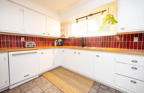 Woodfibre House | Stylish 4-Bedroom Retreat with Hot Tub Near Whistler