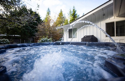 Woodfibre House | Stylish 4-Bedroom Retreat with Hot Tub Near Whistler