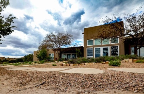 Ojo Caliente Apartment | Serene Black Mesa King Room - Pet Friendly & Family Ready