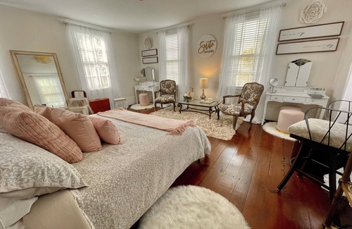Montgomery Bed & Breakfast | Peaceful Suite Serenity