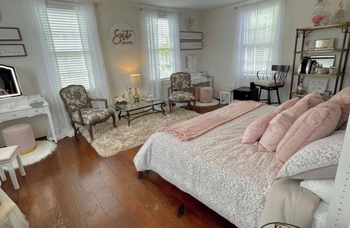 Montgomery Bed & Breakfast | Peaceful Suite Serenity