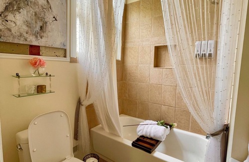 Montgomery Bed & Breakfast | Peaceful Suite Serenity