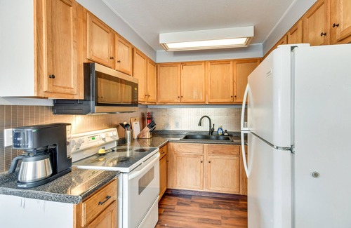 East Tallassee Cottage | Tranquil Tallassee Cottage with Spa & Pet-Friendly Amenities