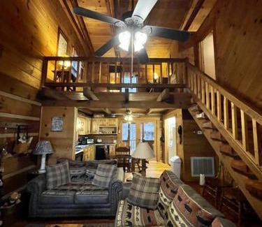 Tellico Plains House | Relaxing Tellico View Home with Private Hot Tub Awaits