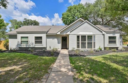 La Brisa House | Peaceful Texas Retreat with Game Room & Private Outdoor Space Near Kyle Field & Downtown Bryan in Dr. Bryan, Texas