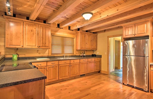 Tignall Cabin | Tranquil Tignall Cabin: Spa Retreat on Strom Thurmond Lake