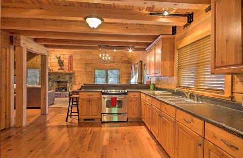 Tignall Cabin | Tranquil Tignall Cabin: Spa Retreat on Strom Thurmond Lake