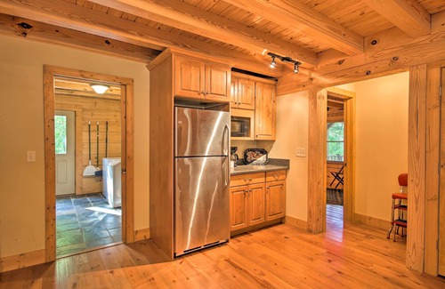 Tignall Cabin | Tranquil Tignall Cabin: Spa Retreat on Strom Thurmond Lake
