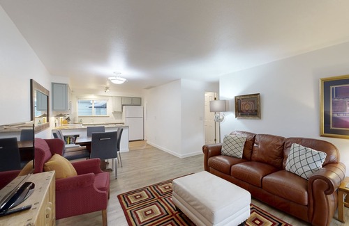 Southeast Boise House | Serene Townhouse with Pool, Fast WiFi & Mountain Views
