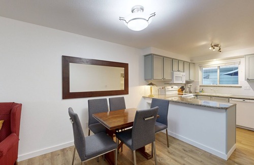Southeast Boise House | Serene Townhouse with Pool, Fast WiFi & Mountain Views