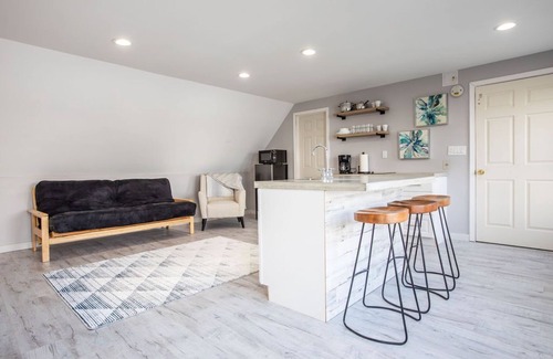 East Irondequoit Apartment | Tranquil Studio Retreat with Bay Views & Breakfast Included