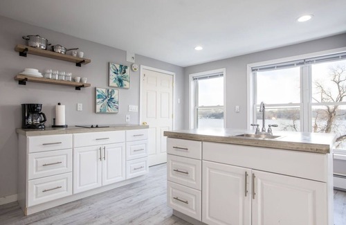 East Irondequoit Apartment | Tranquil Studio Retreat with Bay Views & Breakfast Included