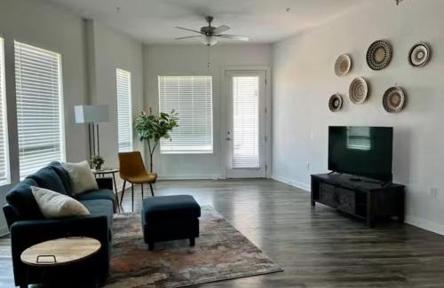 Leander Apartment | Peaceful Vacation Spot with Modern Touches and Amazing Ambiance