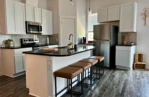 Leander Apartment | Peaceful Vacation Spot with Modern Touches and Amazing Ambiance